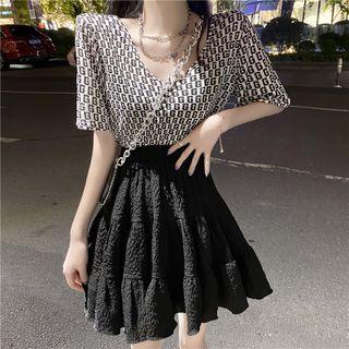 Short-sleeve Lettering T-shirt / Plain Mini A-line Skirt