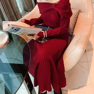 Off-shoulder Long-sleeve Midi Pleated Knit Dress Red - One Size