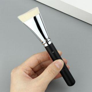 Foundation Brush 15 - Silver & Black - One Size