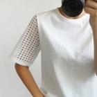Perforated Sleeve Round-neck T-shirt