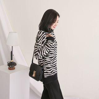 Mock-neck Zebra Knit Top