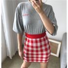 Lettering Loose-fit Short-sleeve T-shirt / Check Slim-fit Skirt