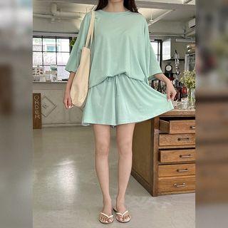 Set: Oversized T-shirt + Flared Shorts