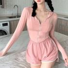 Cropped Zip-up Hoodie / Wide-leg Sweatshorts