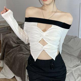 Off-shoulder Cutout Cropped T-shirt