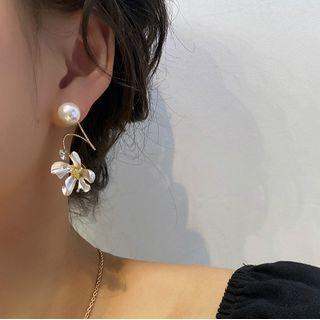 Non-matching Alloy Flower Faux Pearl Earring 1 Pair - Silver - Silver - One Size