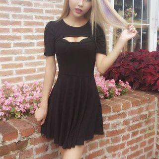 Cut Out Front Short Sleeve Dress