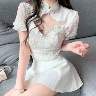 Short-sleeve Lace Blouse / Wide-leg Shorts