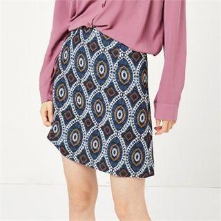 Zip-back Patterned Skirt