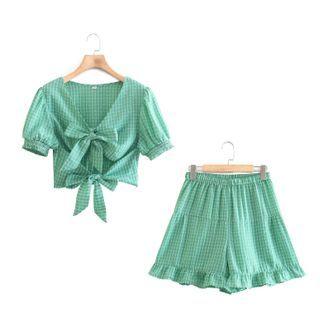 Set: Short-sleeve Plaid Bow Accent Cropped Blouse + Shorts