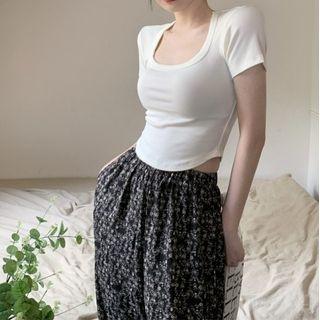 Short-sleeve Plain Cropped T-shirt / Floral Printed Straight Cut Pants