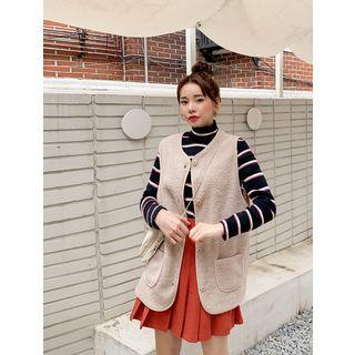 Round-neck Buttoned Fleece Vest