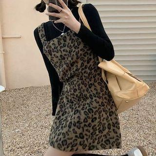 Set : Long-sleeve High-neck Plain T-shirt + Leopard Print Jumper Skirt