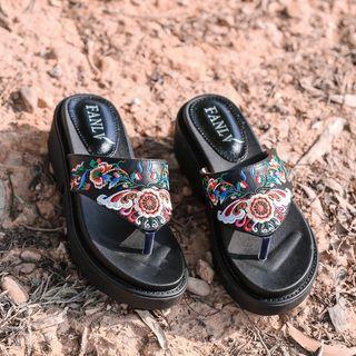 Embroidered Platform Flip-flops