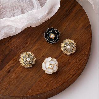 Flower Faux Pearl Asymmetrical Earring