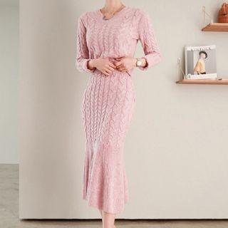 Set: V-neck Cable Knit Sweater + Ruffle Hem Midi Cable Knit Skirt