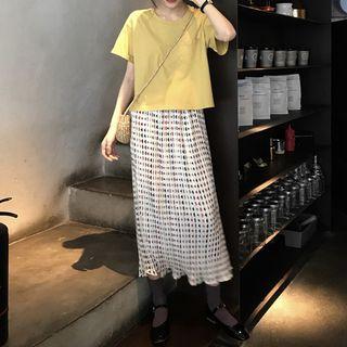 Short-sleeve T-shirt / Diamond Pattern Midi Skirt