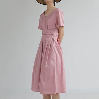 Short-sleeve V-neck Tie-waist A-line Dress