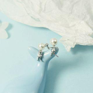 Non-matching Faux Pearl Couple Earring