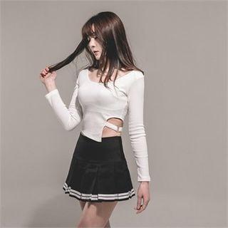 Asymmetric Slit-side T-shirt