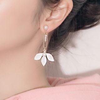 Asymmetrical Faux Pearl Petal Drop Earring