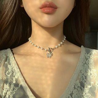 Rhinestone Butterfly Pendant Faux Pearl Choker White - One Size