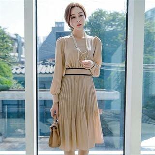 Contrast-trim Pleated-hem A-line Dress