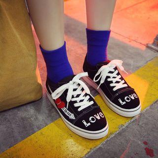Heart Print Lettering Lace-up Canvas Sneakers