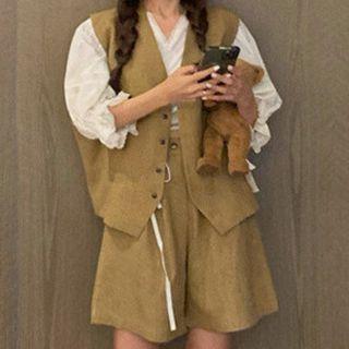 Set: Plain Cropped Blouse + Vest + High-waist Shorts