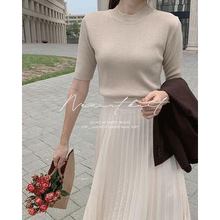 Dip-back Short-sleeve Knit Top
