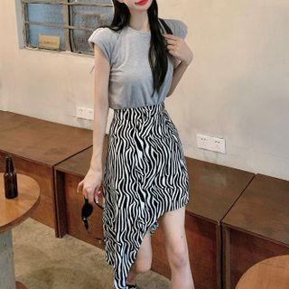 Short-sleeve T-shirt / Zebra Pencil Skirt
