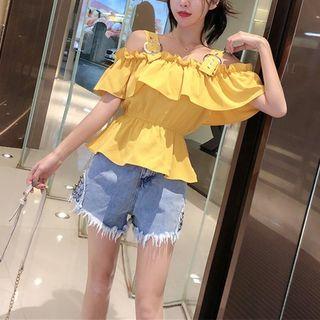 Set: Ruffle Cold Shoulder Short-sleeve Peplum Top + Frayed Hem Denim Shorts