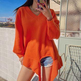 V-neck Cutout-hem Knit Top
