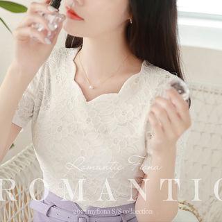 Scallop-neckline Short-sleeve Lace-top