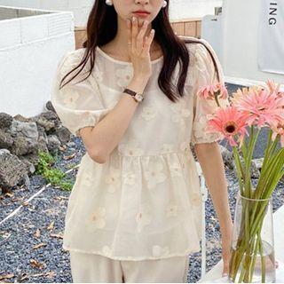Set: Puff-sleeve Floral Blouse + Camisole Top