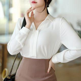 Collared Dip-back Pleated Blouse
