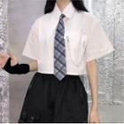 Chain Detail Short-sleeve Shirt / Pocket Detail Shorts / Plaid Tie