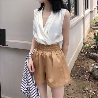 V-neck Sleeveless Blouse / Wide Leg Shorts