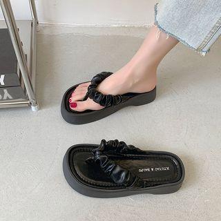 Shirred Platform Flip-flops