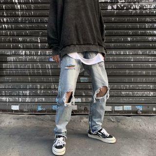 Washed Distressed Jeans / Short-sleeve T-shirt
