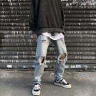 Washed Distressed Jeans / Short-sleeve T-shirt