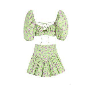 Short-sleeve Floral Print Crop Top / Mini A-line Skirt