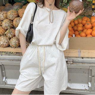 3/4-sleeve T-shirt / Wide-leg Sweatshorts