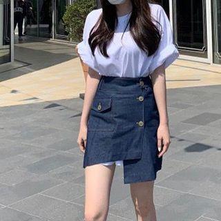 Short-sleeve T-shirt / Asymmetrical A-line Denim Skirt