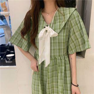 Short-sleeve Plaid Midi Collared Dress Green - One Size