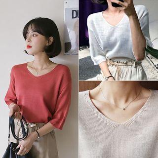 V-neck Dip-back Lightweight Knit Top