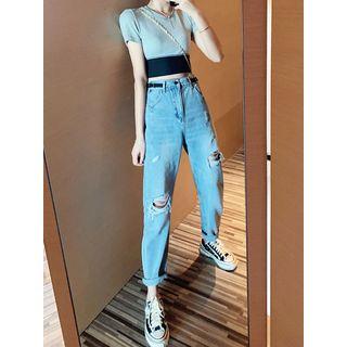 Crop T-shirt / Distressed High-waist Jeans