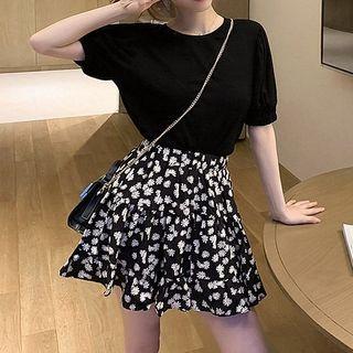 Puff Sleeve Plain T-shirt / Floral Mini A-line Skirt