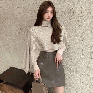 Long-sleeve T-shirt / Patent Mini A-line Skirt / Knit Cape