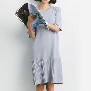Pleated-hem Short-sleeve Dress